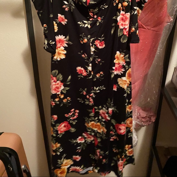 Cold shoulder/off shoulder top - Picture 2 of 3